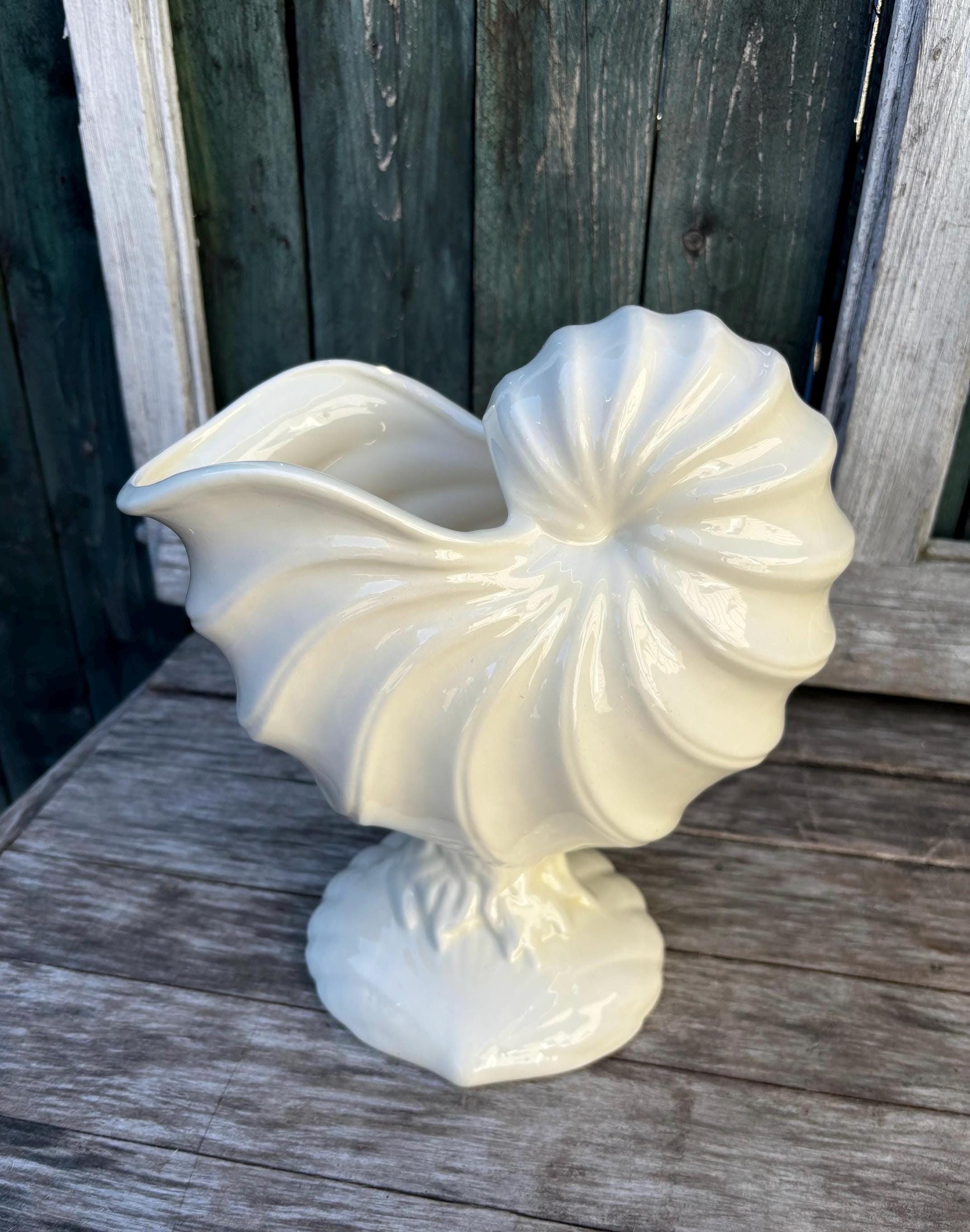 Large Cream Color Vintage Ceramic Footed Shell Dish. Vintage ceramic shell planter. Handmade.