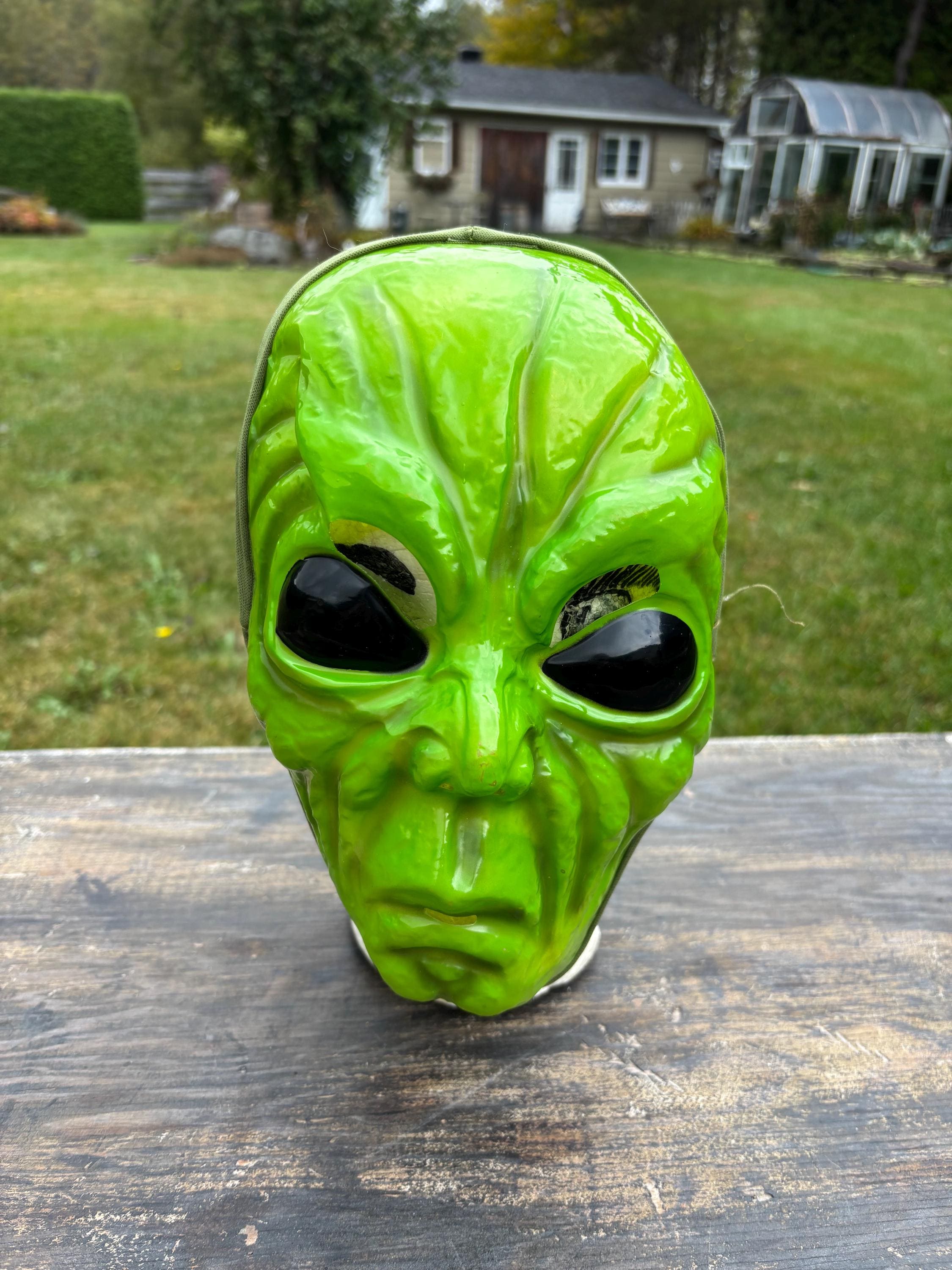 Green Alien Head Mask Festival Dressing up Funny Halloween Costume