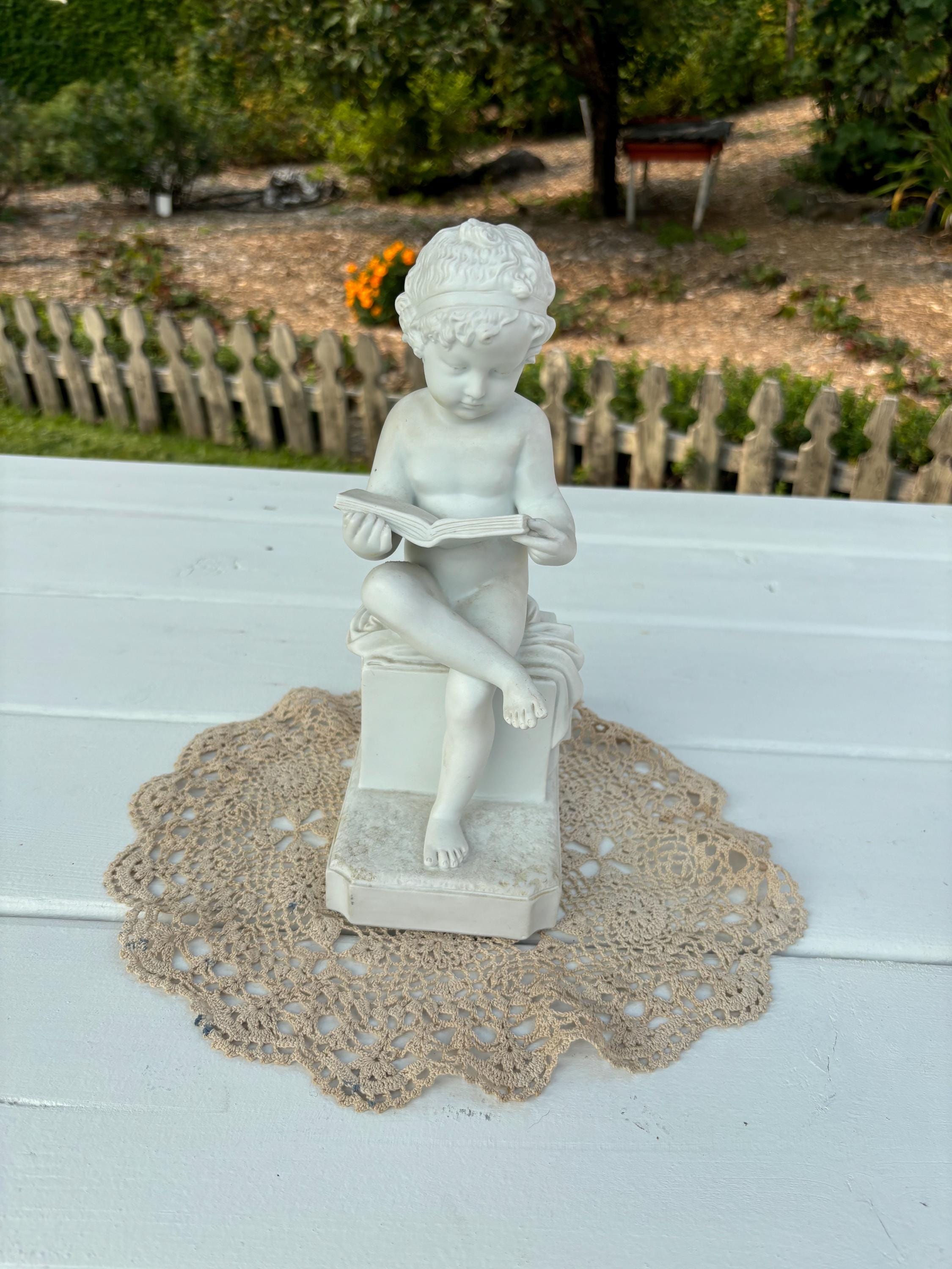 L'enfant lisant - Statuette d'après Canova - biscuit en porcelaine. 9''1/2 tall.