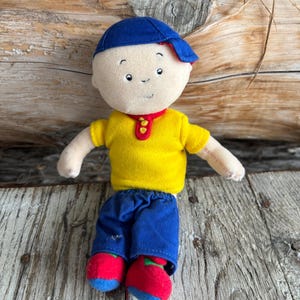 2001 Cinar Corp. Poupée en peluche Caillou de 20 cm (8 po.).