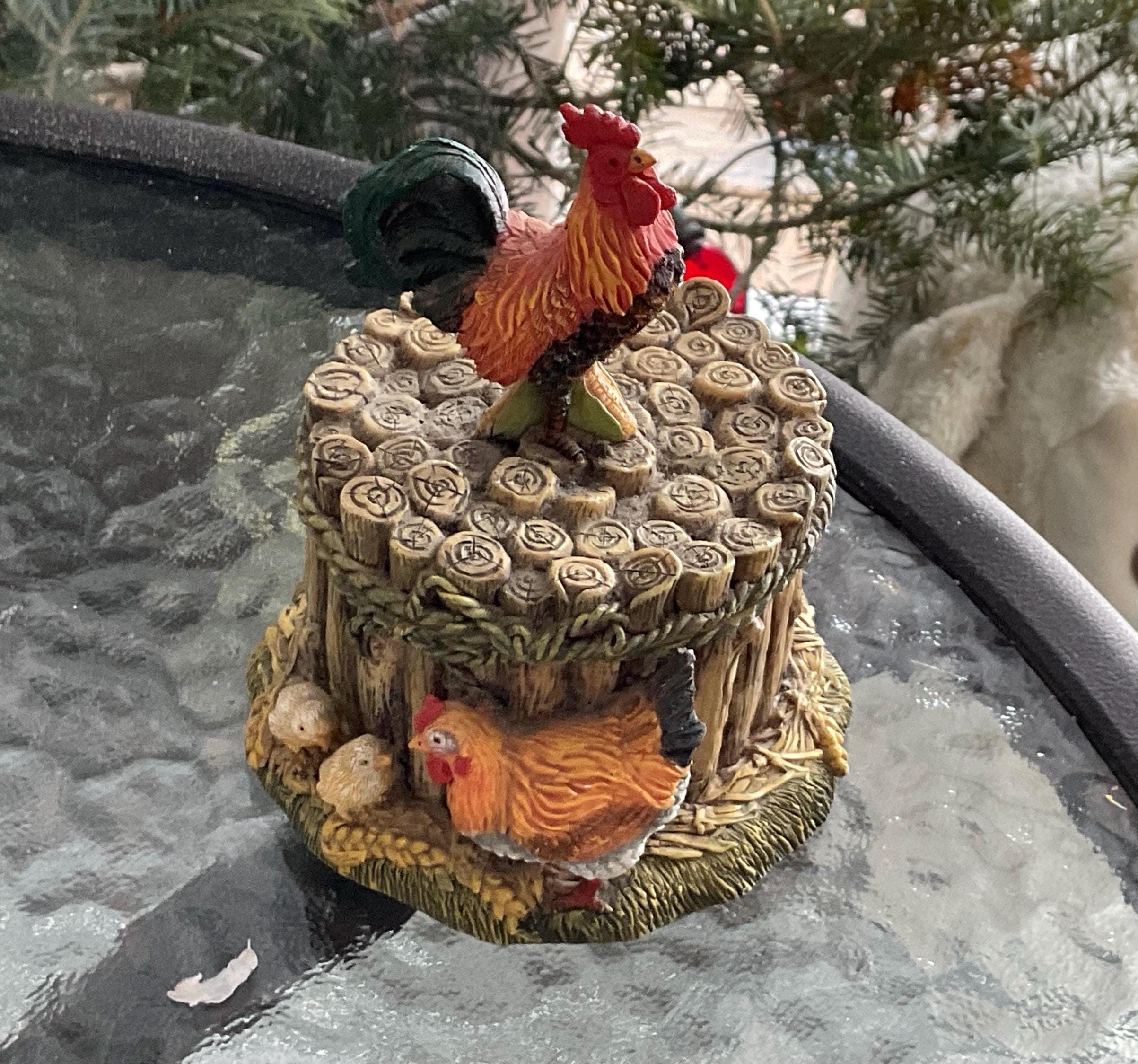 金属製 鶏とひよこの置物 金属製 鶏とひよこの置物 ジュエリーボックス。樹脂製の収納ボックス