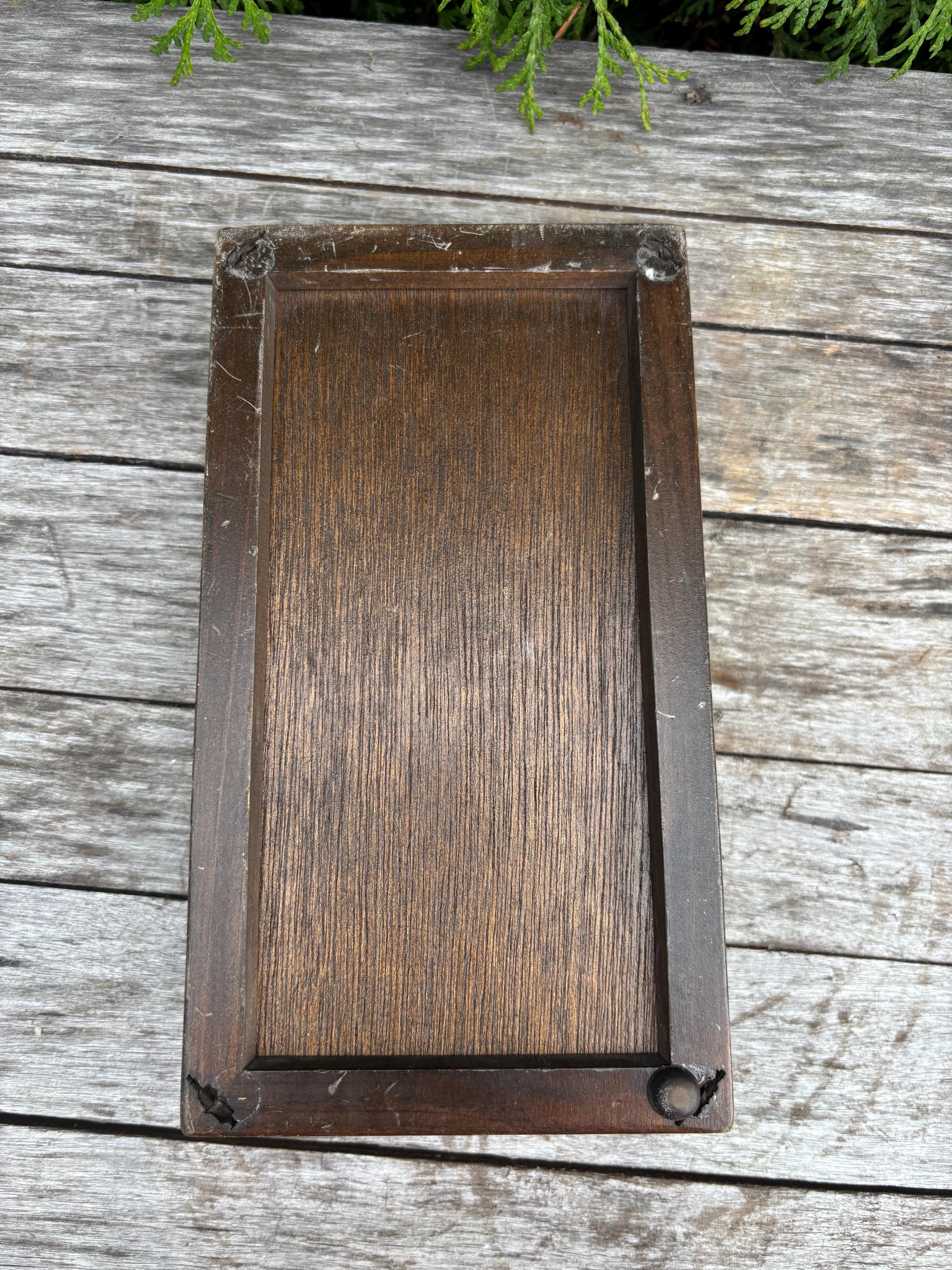 刺繍入りの蓋付きヴィンテージ木箱。宝物、宝石、裁縫道具など、様々な