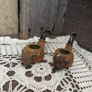 KIES... Vintage 1997 Hermitage Pottery – Loomco Limited Edition 'Bison OR Deer' kandelaar.