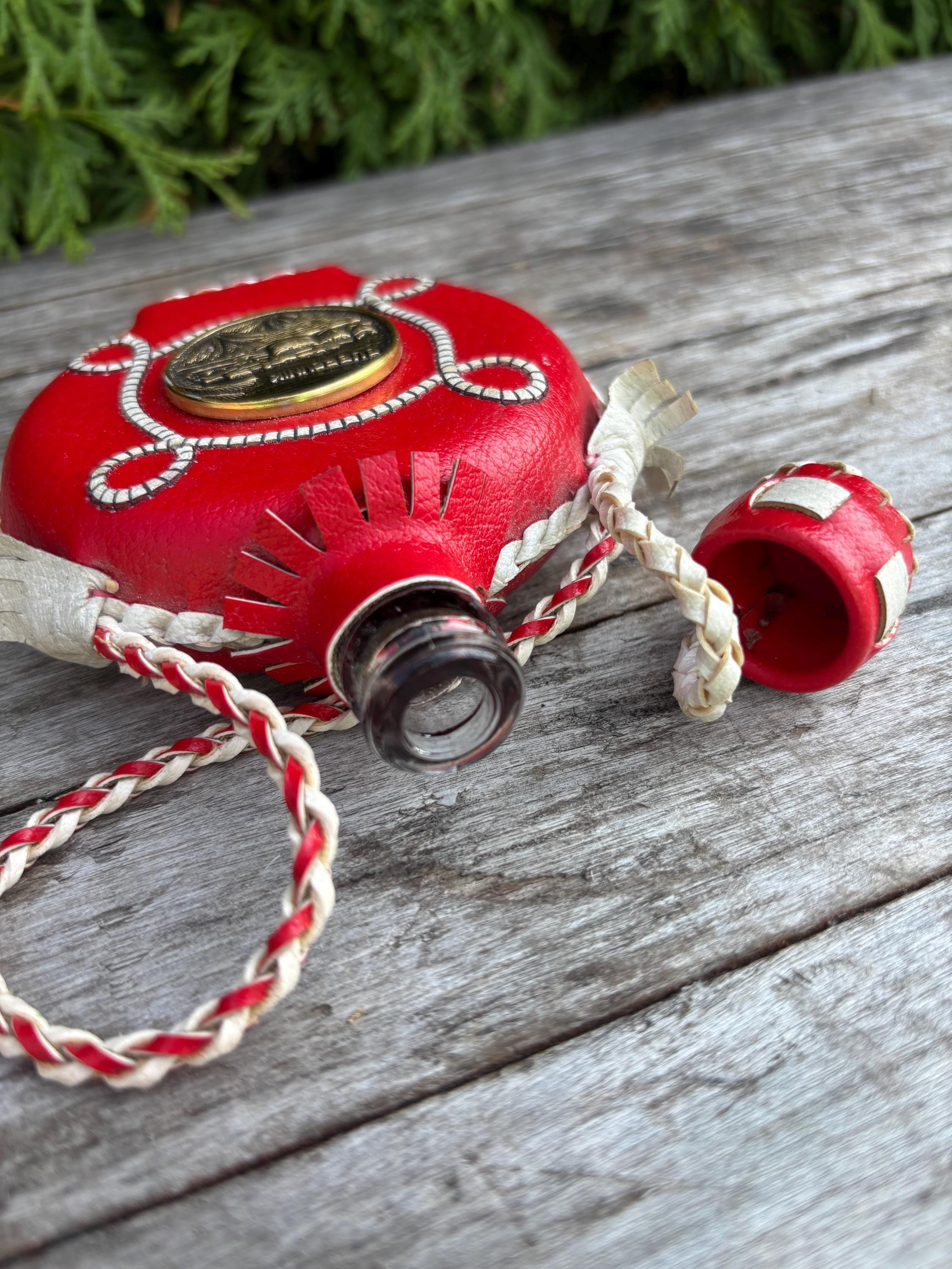 ヴィンテージの赤い革張りガラスデカンタ - DUBROVNIK - ユニークな