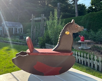 Caballito mecedora de madera hecho a mano, estilo vintage de los años 70.