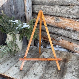 Small easel for painter. Table easel.
