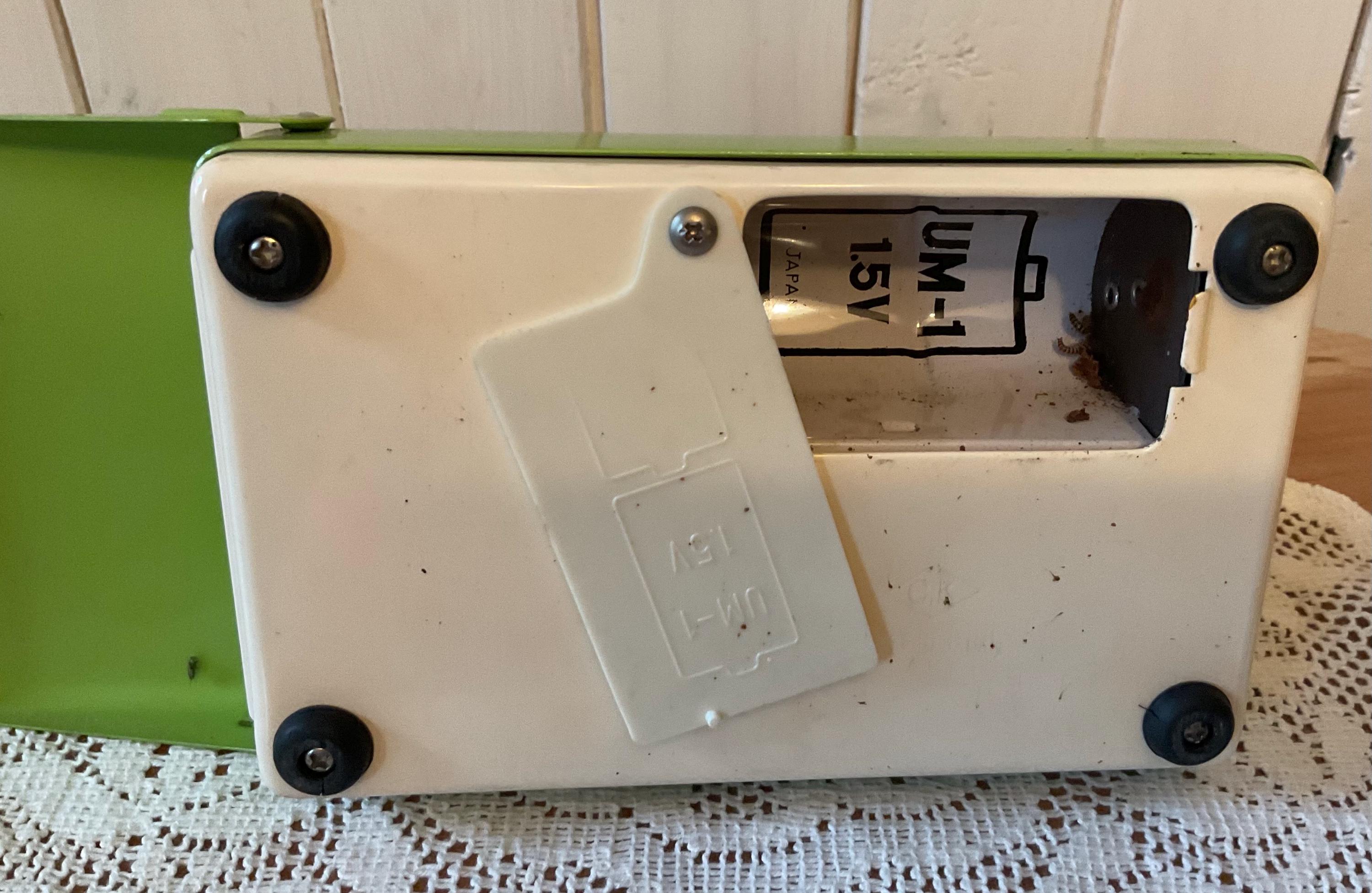 希少なヴィンテージ電池式ブリキ製ミシン玩具、1960年代。日本製 