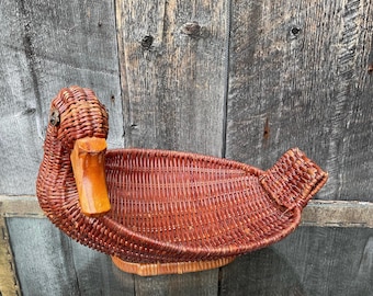 Wicker Duck Basket. Vintage Duck Basket. As is. See photo.