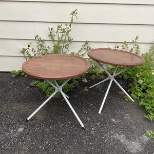 2 table en métal vintage, table de patio, mobilier d&#39;extérieur, support pour plante, table de jardin, table de véranda.