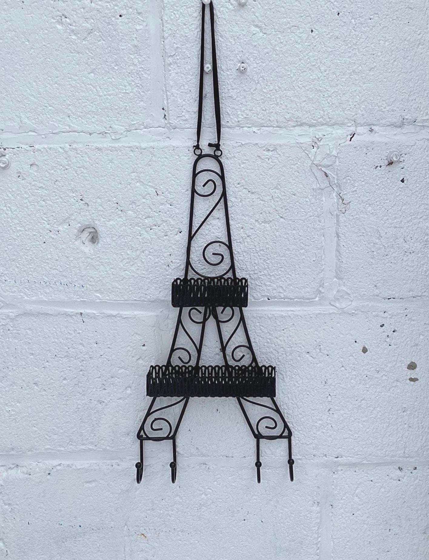 エッフェル塔の形をした、黒のアイアンで作られた小さなヴィンテージ
