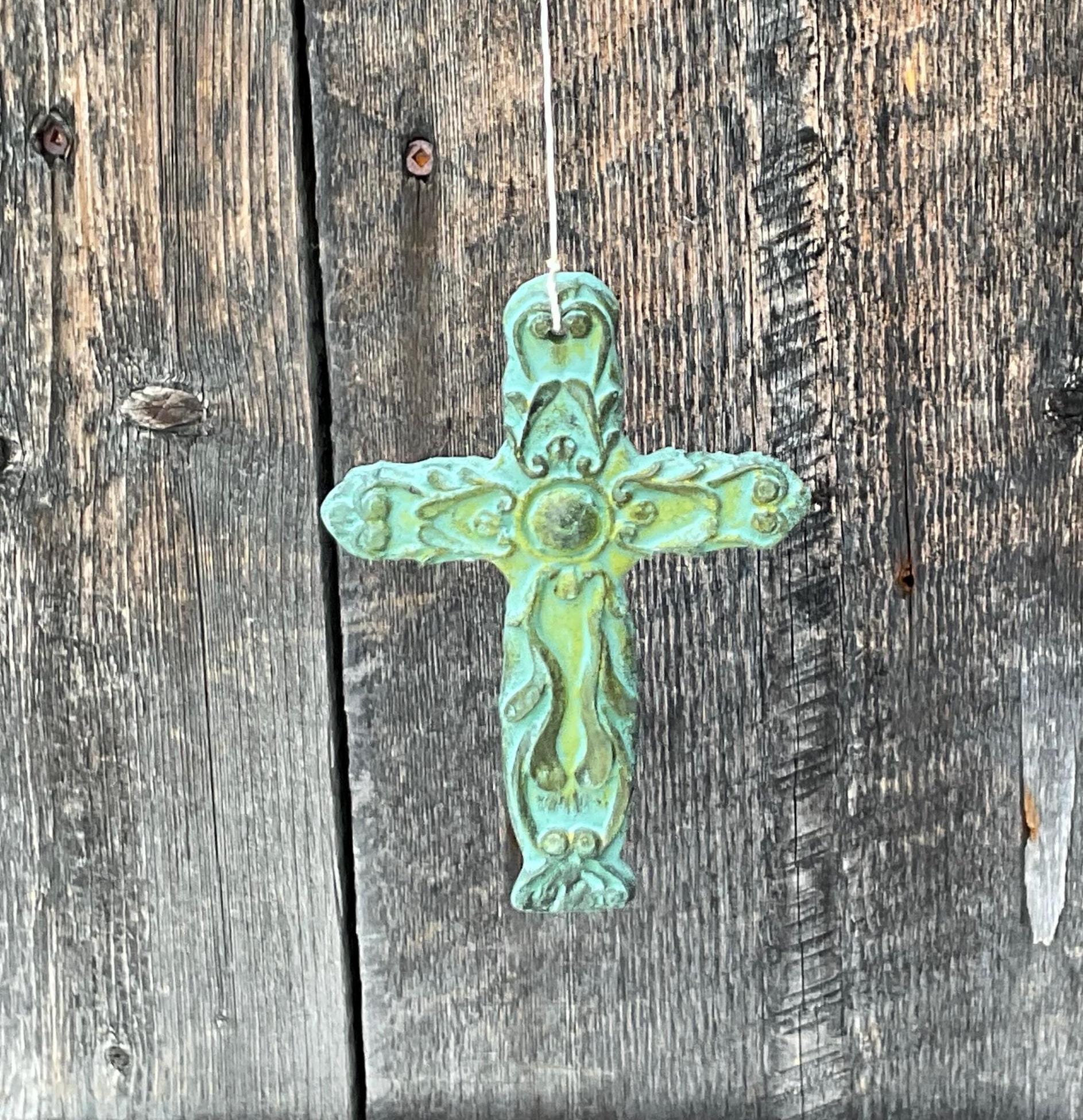 ウィンドチャイム 十字架 クロス 屋内と屋外用のインスピレーションあふれる十字架樹脂製吊り下げ