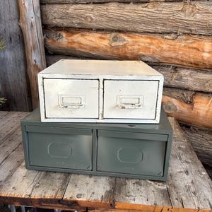 SCEGLI…Mobiletto portadocumenti in metallo vintage, Cole Steel, arredamento industriale, anni '60 - cassetti in metallo vintage - due cassetti