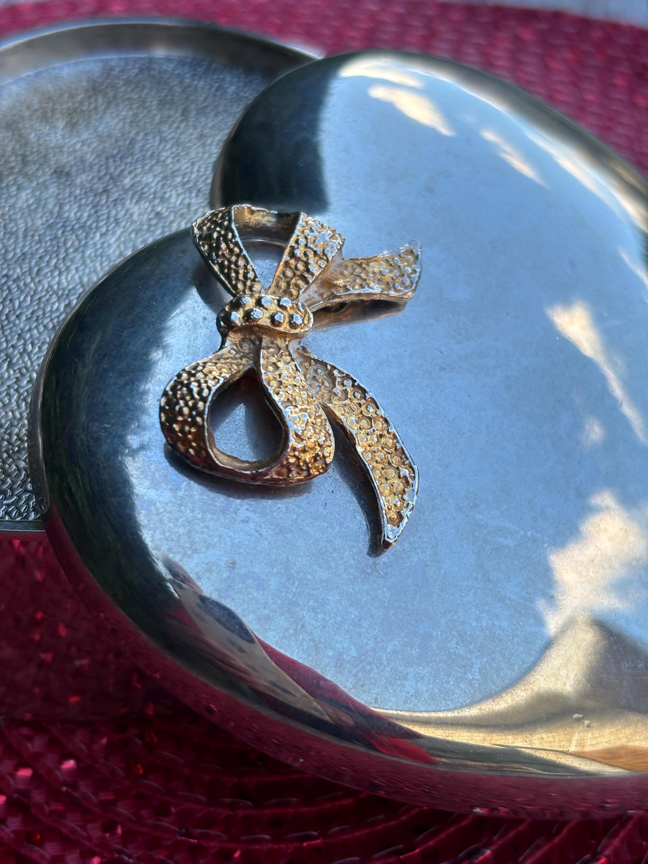 銀色のジュエリーボックス 金色のリボン（イギリス/アンティーク 