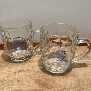 Vintage duimafdruk kuiltje mokken set van twee.