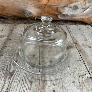 Vintage Anchor Hocking Klarglas-Käse-Service-Set mit Käseplatte und Kuppeldeckel.