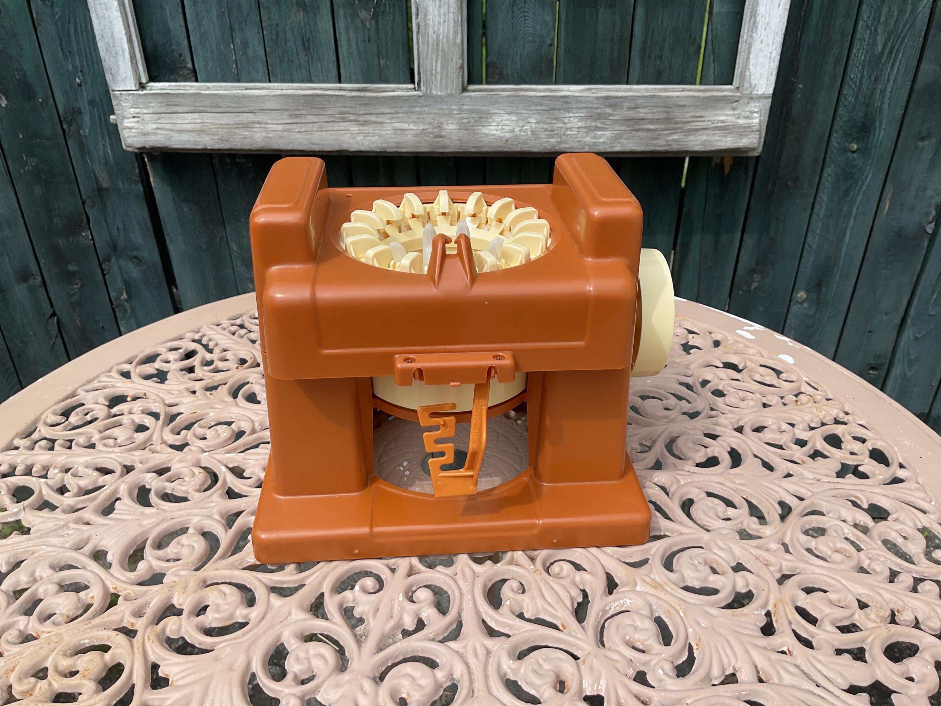 【1974 USA vintage】マテル社　ニットマジック おもちゃ アメリカ Vintage Fun! Mattel “Knit Magic” 1974 - YouTube