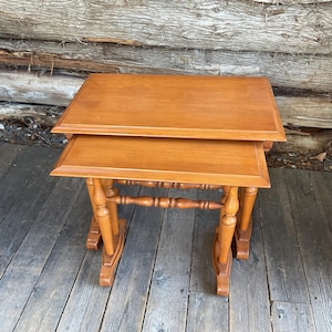 Vintage Maple Wood Nesting Tables, Set of 2 Nesting Side Tables, Plant Stand, Accent Table Set, Farmhouse Decor, Country Style.