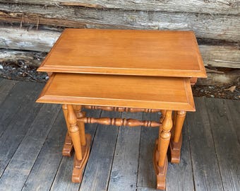 Vintage Maple Wood Nesting Tables, Set of 2 Nesting Side Tables, Plant Stand, Accent Table Set, Farmhouse Decor, Country Style.