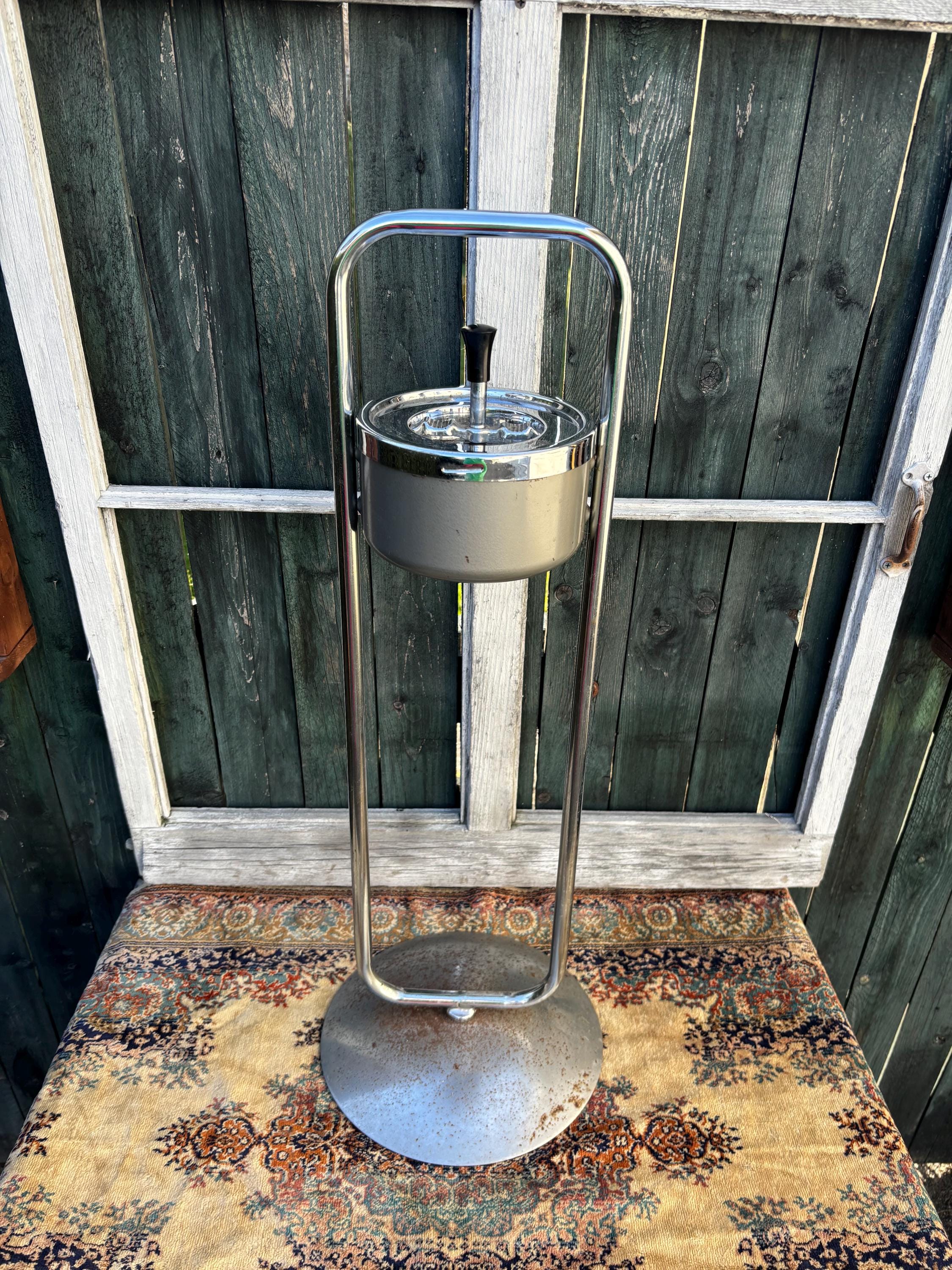 RARE Vintage MCM Royal Metal Co. Chrome Stand up Ashtray Movie