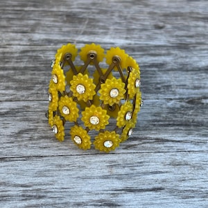 1960's vintage EXPANDABLE floral hair bun holder, gold tone metal chignon cage w/ YELLOW flowers & crystal RHINESTONES, ponytail holder.