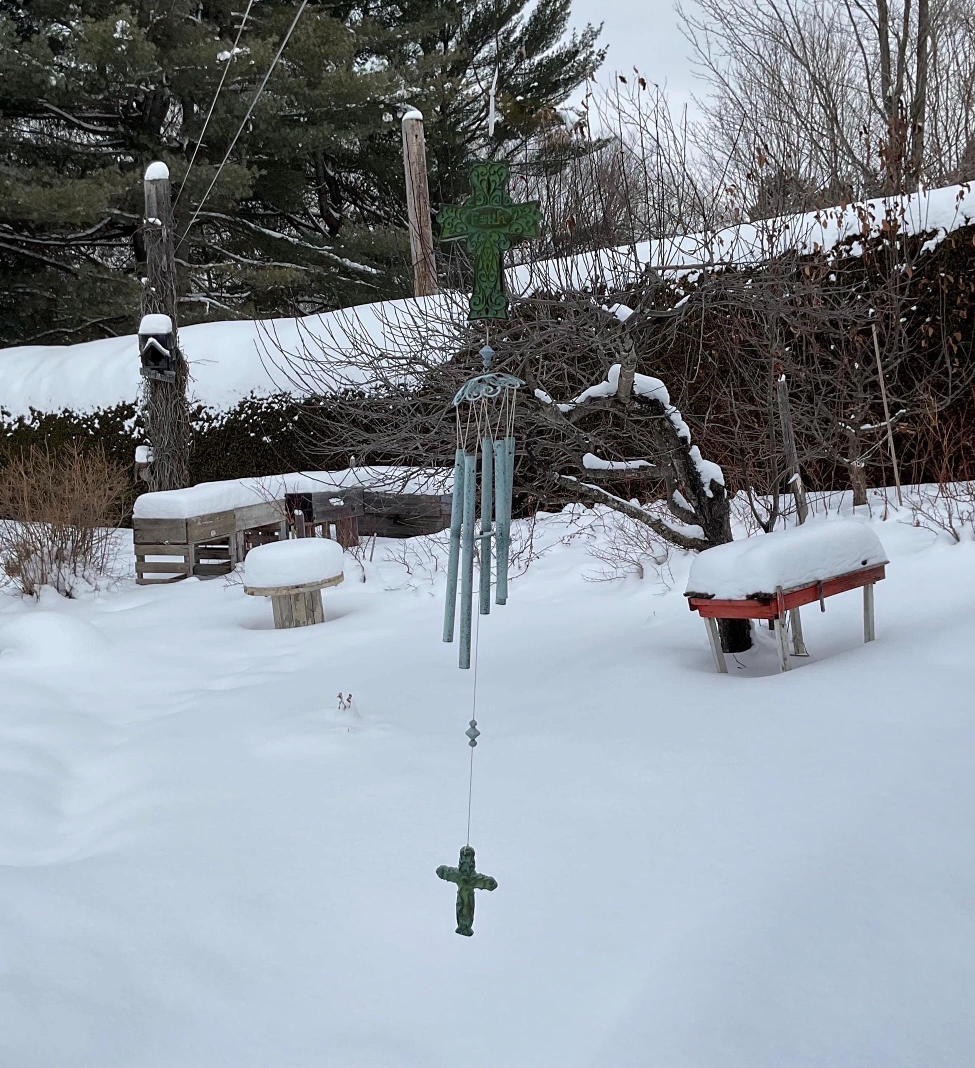 屋内と屋外用のインスピレーションあふれる十字架樹脂製吊り下げ