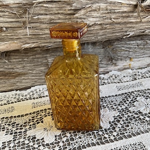 Vintage amberkleurige glazen karaf uit de jaren 70 / vierkante stop / displaydecor voor thuisbar / ontwerp uit het midden van de eeuw / fles sterke drank / karaf