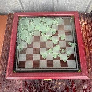 Jeu d&#39;échecs en bois et verre, jeu d&#39;échecs vintage, échiquier unique, jeu d&#39;échecs, jeu d&#39;échecs pliant à collectionner. Rayé.