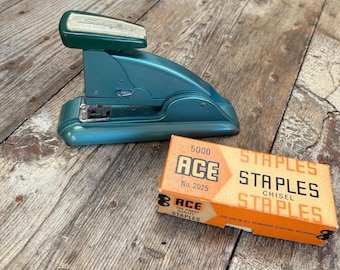 Agrafeuse Speed Staple 4 SwingLine verte vintage MCM ART DECO fonctionne. Livré avec la boîte d'agrafes modèle 2025.