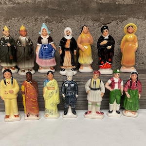 Vintage Tenderleaf Tea Figurines,People of the World, set of 14 ceramic people made in Japan, collector figurines, promotional tea pieces,