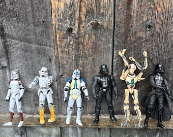 6 figurines articulées Star Wars de 10 cm de haut. Pièces manquantes, vendues telles quelles pour les pièces uniquement.