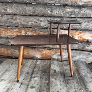 Mid Century 60er Beistelltisch mit 2 Etagen.