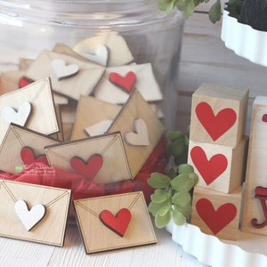 Etiquetas de San Valentín - Mini cartas de amor de San Valentín - Juego de bandejas escalonadas - Artículos para mezclar y combinar - Mini letreros 3D - Casa de campo - Cafetería - Letreros de madera