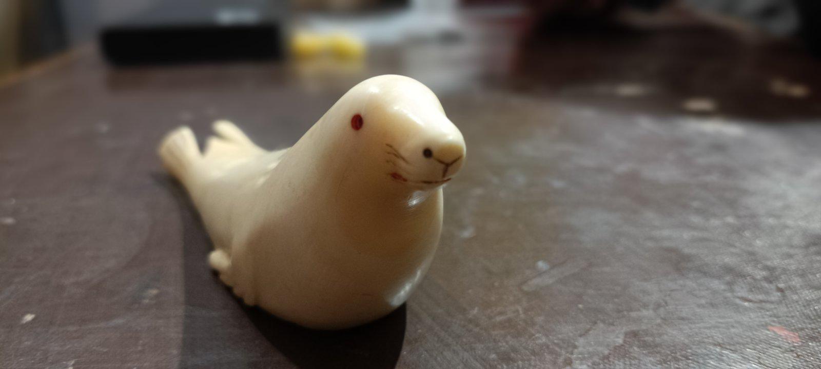 カナダイヌイット セイウチ置物