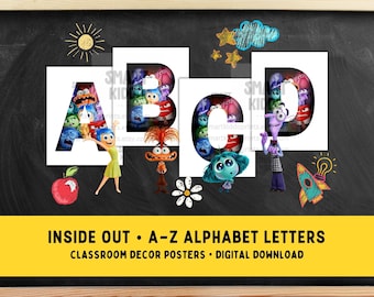 Puede incluir: Letras del alfabeto con temática de Inside Out para la decoración del aula. Cada letra es blanca con un personaje diferente de la película Inside Out en su interior. Las letras están sobre un fondo de pizarra negra con dibujos coloridos.