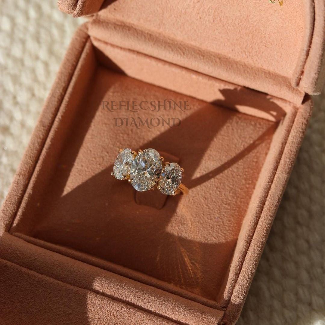 Refs 4 CARAT/ 【F】 4 Carat F Color VS1 Clarity IGI Certified Three Stone Oval