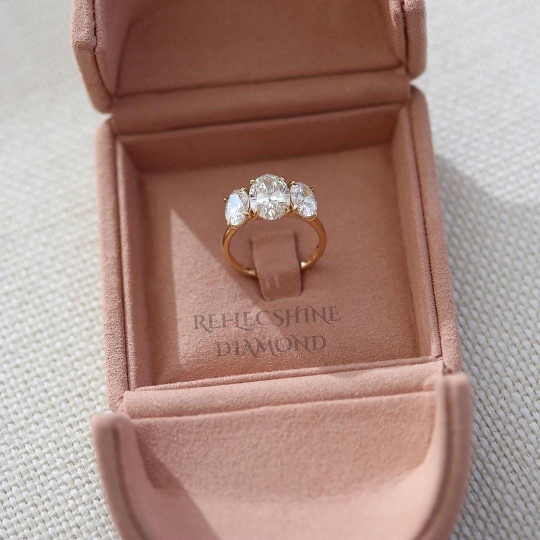 Refs 4 CARAT/ 【F】 4 Carat F Color VS1 Clarity IGI Certified Three Stone Oval