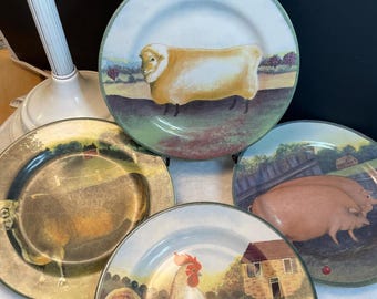 Set di 4 piatti Block Country Farm di Gear con gallo, maiale, mucca, pecora, 1995