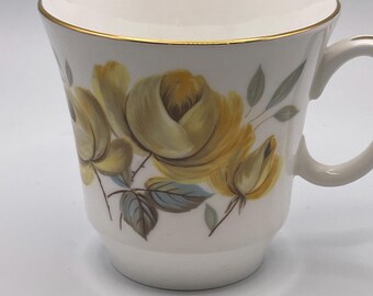 Tasse à café Royal Grafton en porcelaine tendre roses jaunes