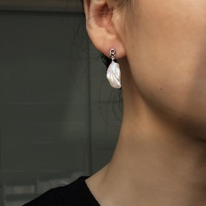 Pendientes de perla barroca con inicial personalizada: pendientes con letra personalizada en plata de ley, 10-11 mm
