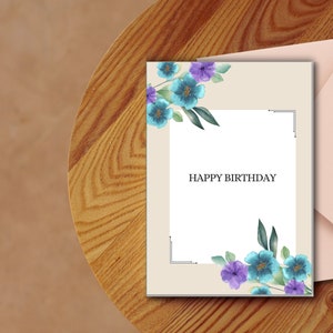 Carte de joyeux anniversaire délicate avec des fleurs