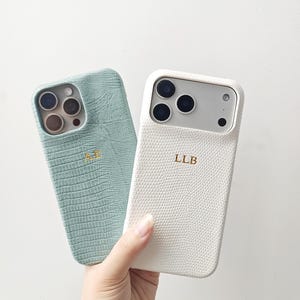 Gepersonaliseerde leren iPhone-hoes, minimalistisch telefoonhoesje voor iPhone 17 16 15 Pro Max, hoes met getextureerde initialen