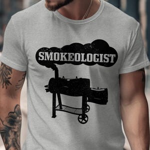 Smokeologist BBQ Smoker T-Shirt Unisex Tee: Distressed Grill Master Pitmaster Barbecue Design