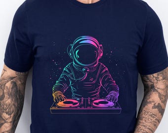 Astronaut DJ Shirt Music Lover Tshirt Vintage Retro EDM Rave Vinyl Record Player Raver Party Festival Tee Audiophile Gift Idea T-Shirt