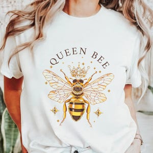 Queen Bee Shirt Vintage Bee Crown Tshirt Beekeeper Bee Lover T-Shirt