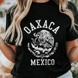 Oaxaca Mexico Shirt Mexican Tshirt Vintage Flag Oaxaca Gifts Souvenir Unisex T-Shirt