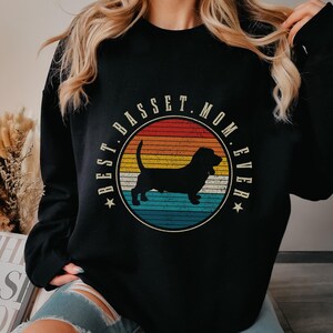 Basset Mom Sweatshirt Basset Hound Sweater Funny Cute Vintage Retro Dog Lover Dachshund Gift Idea Crewneck Sweatshirt