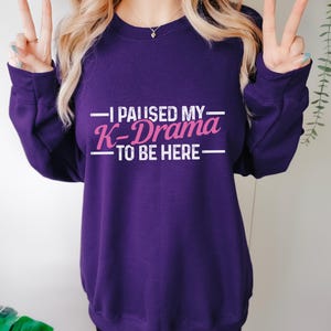 K-Drama Sweatshirt I Paused My Kdrama To Be Here Sweater Korean Film Movie Fan Funny Cute Kpop K-Drama Gifts Crewneck Sweatshirt
