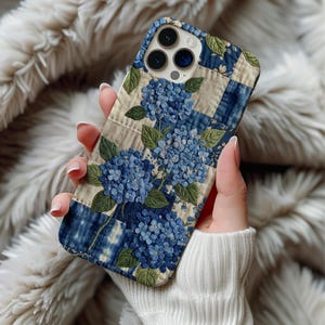 Etui MagSafe na telefon z niebieską hortensją, pikowanym nadrukiem kwiatowym na iPhone'a 16 15 14 17 Pro Max Galaxy S26, vintage, Cottagecore, patchwork, botaniczny
