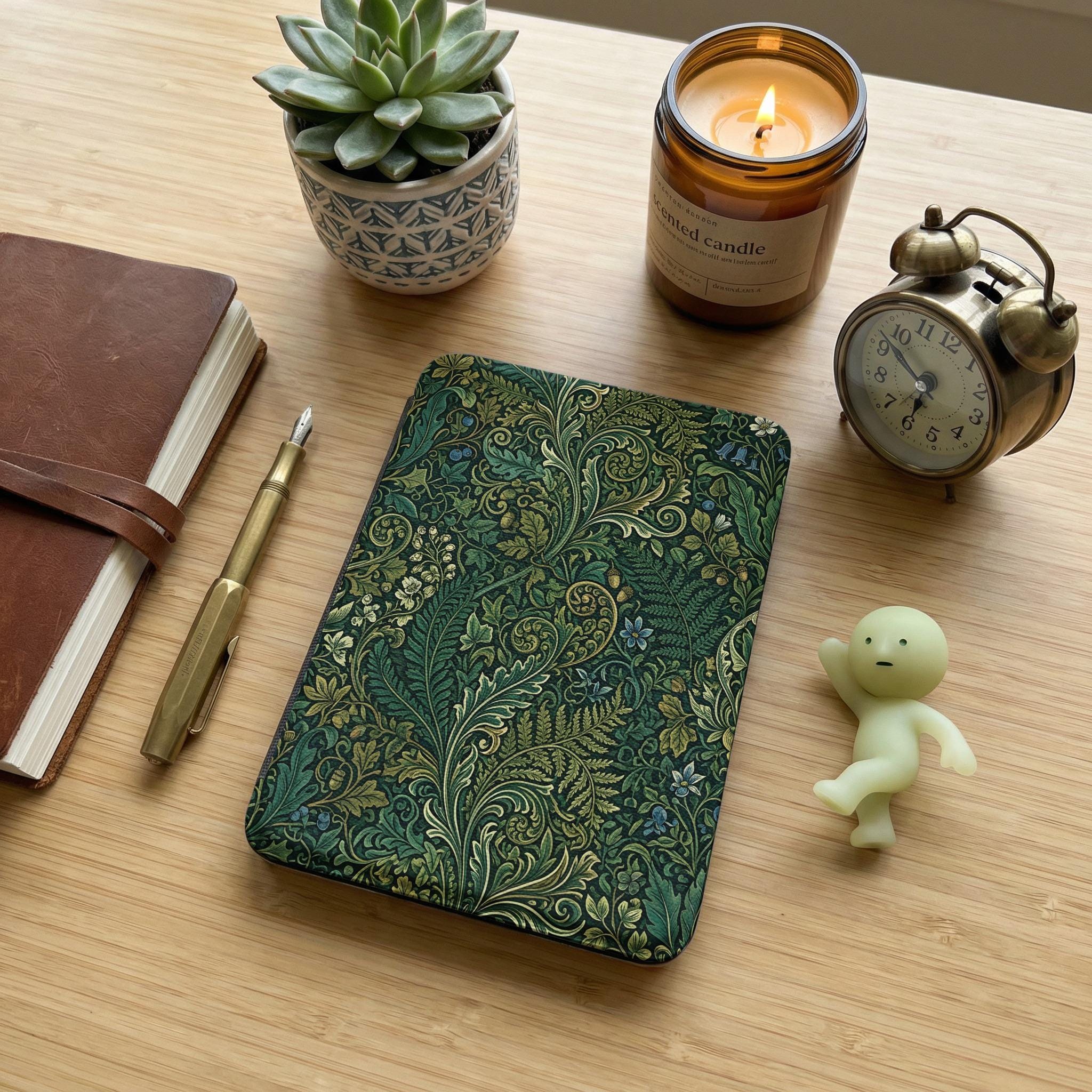 Kindle Paperwhite Case, William Morris Inspired Forest Green