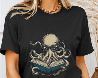 Octopus Book Lover Shirt Octopus Reading Book Tshirt Kraken Squid Funny Ocean Animal Lover Bookworm Gift T-Shirt